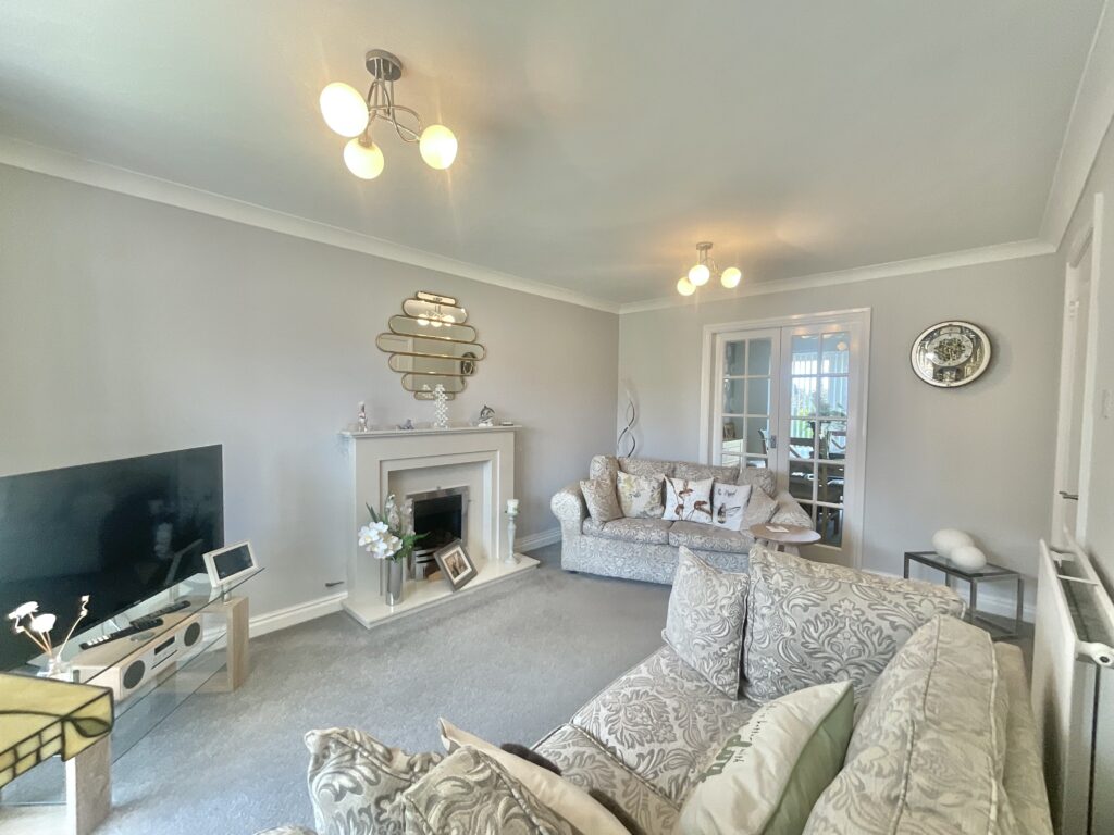 Thomas Avenue, Stone, ST15
