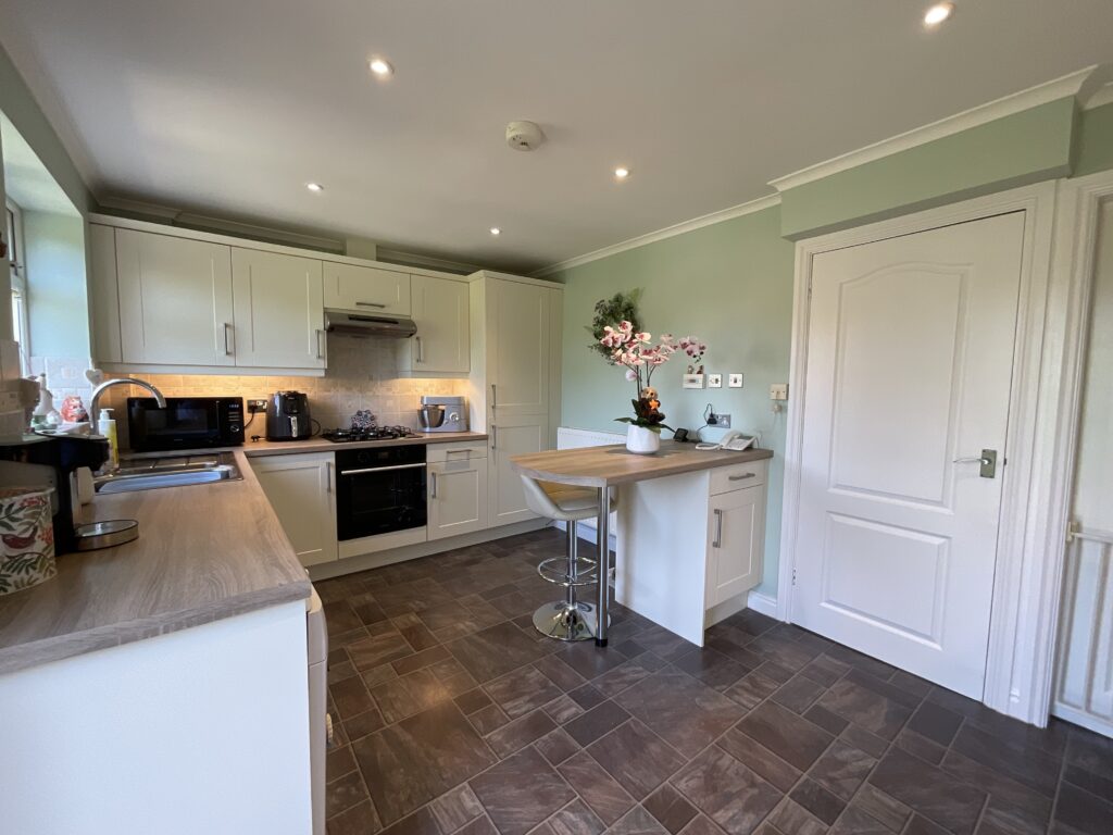 Thomas Avenue, Stone, ST15