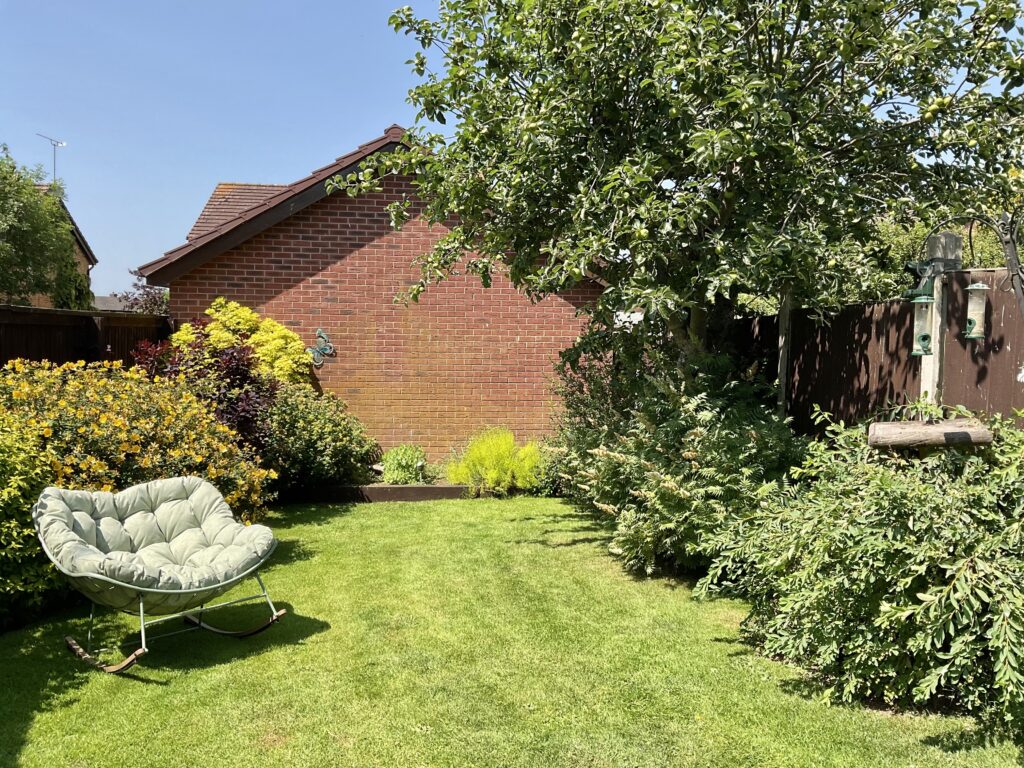 Thomas Avenue, Stone, ST15