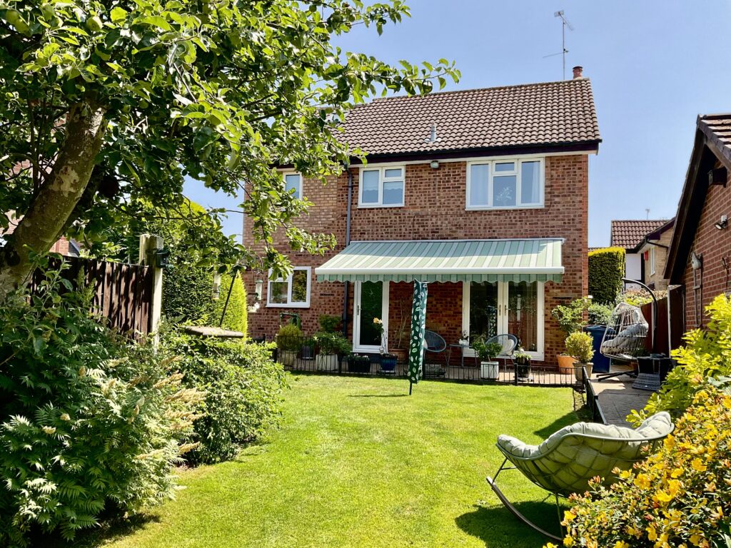 Thomas Avenue, Stone, ST15