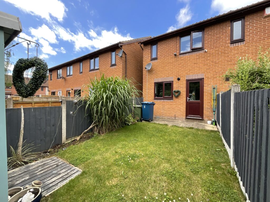 Ashford Grove, Stone, ST15