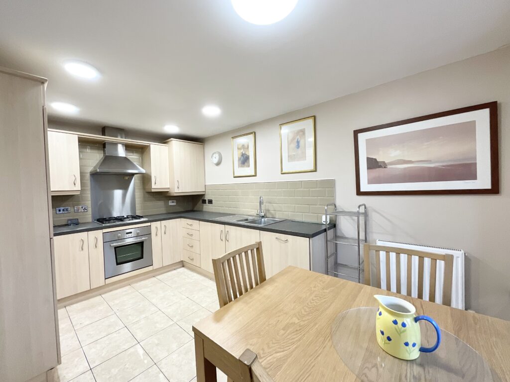 Beacon Rise, Stone, ST15