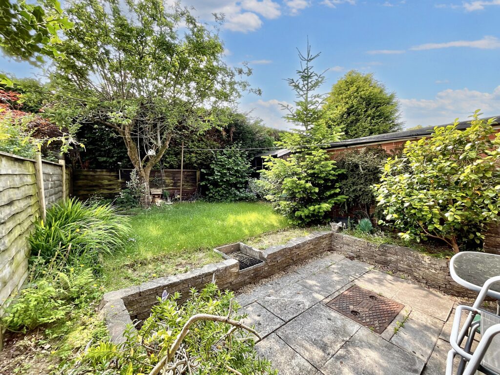 Hawthorn Avenue, Stone, ST15
