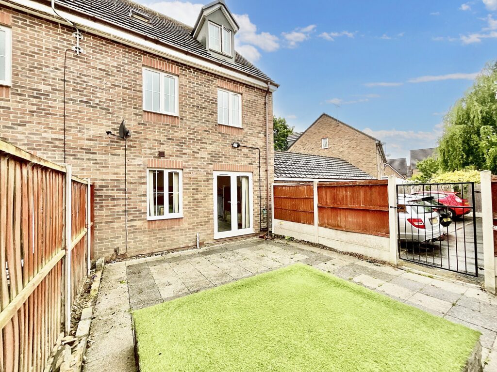 Beacon Rise, Stone, ST15