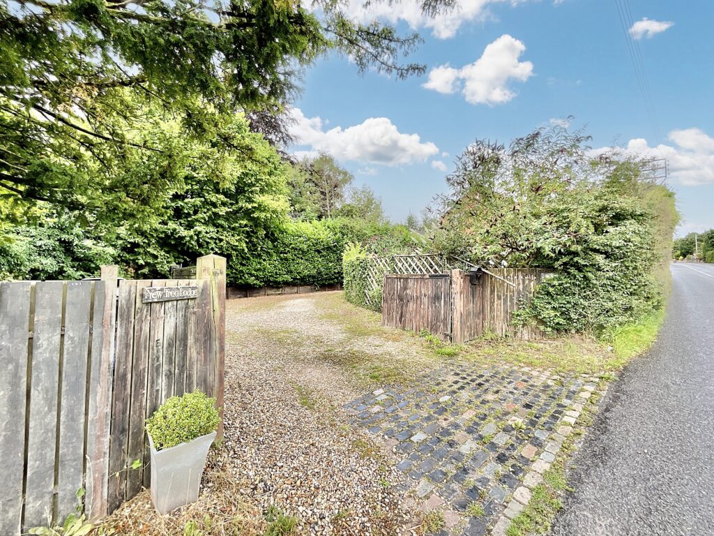 Eccleshall Road, Hookgate, TF9