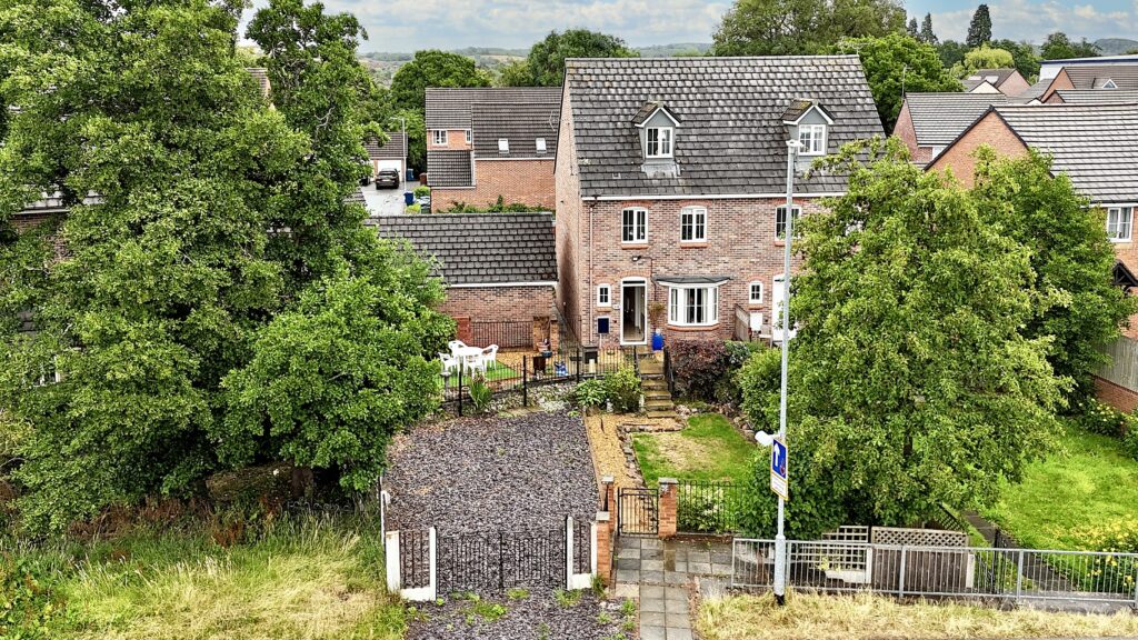 Beacon Rise, Stone, ST15