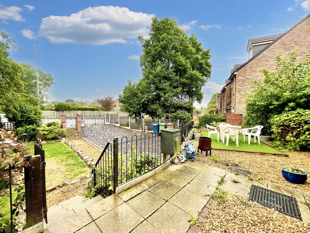 Beacon Rise, Stone, ST15