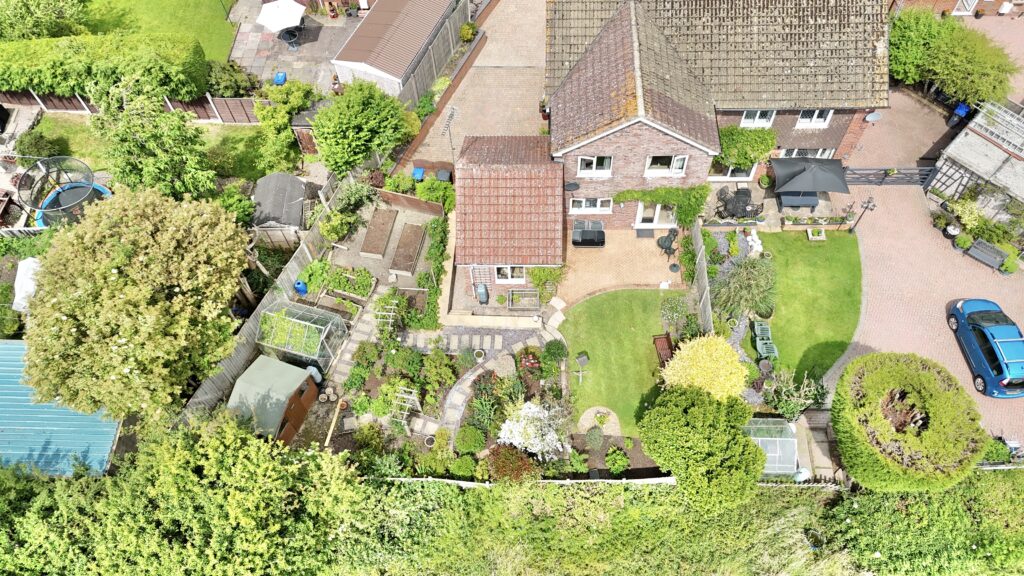 Wood Avenue, Kingsley, ST10