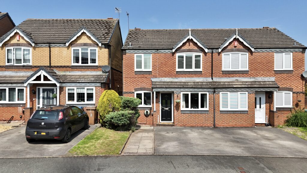 Caernarvon Avenue, Stone, ST15