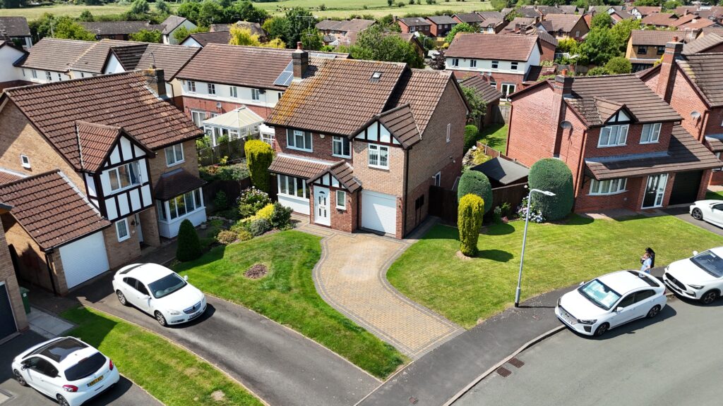 Thomas Avenue, Stone, ST15