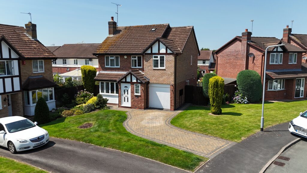 Thomas Avenue, Stone, ST15