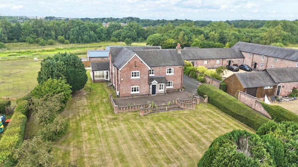 Whites Lane, Weston, CW2