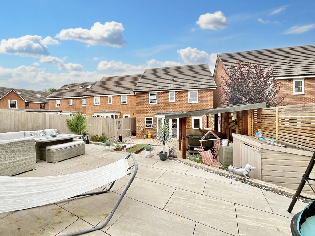 Dorney Close, Yarnfield, ST15
