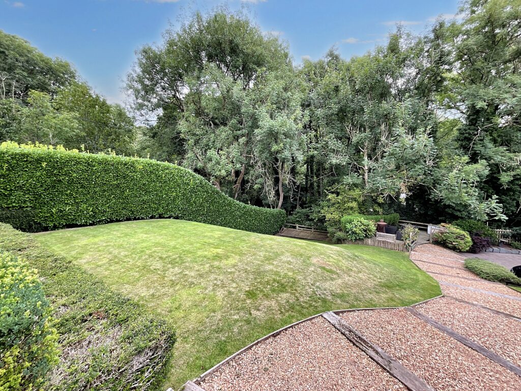 Nicholls Lane, Oulton, ST15