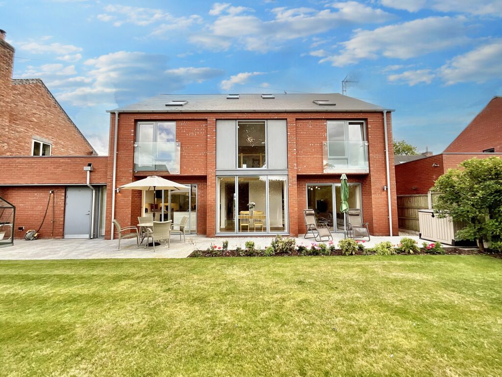 Farm View, Stoke-On-Trent, ST4