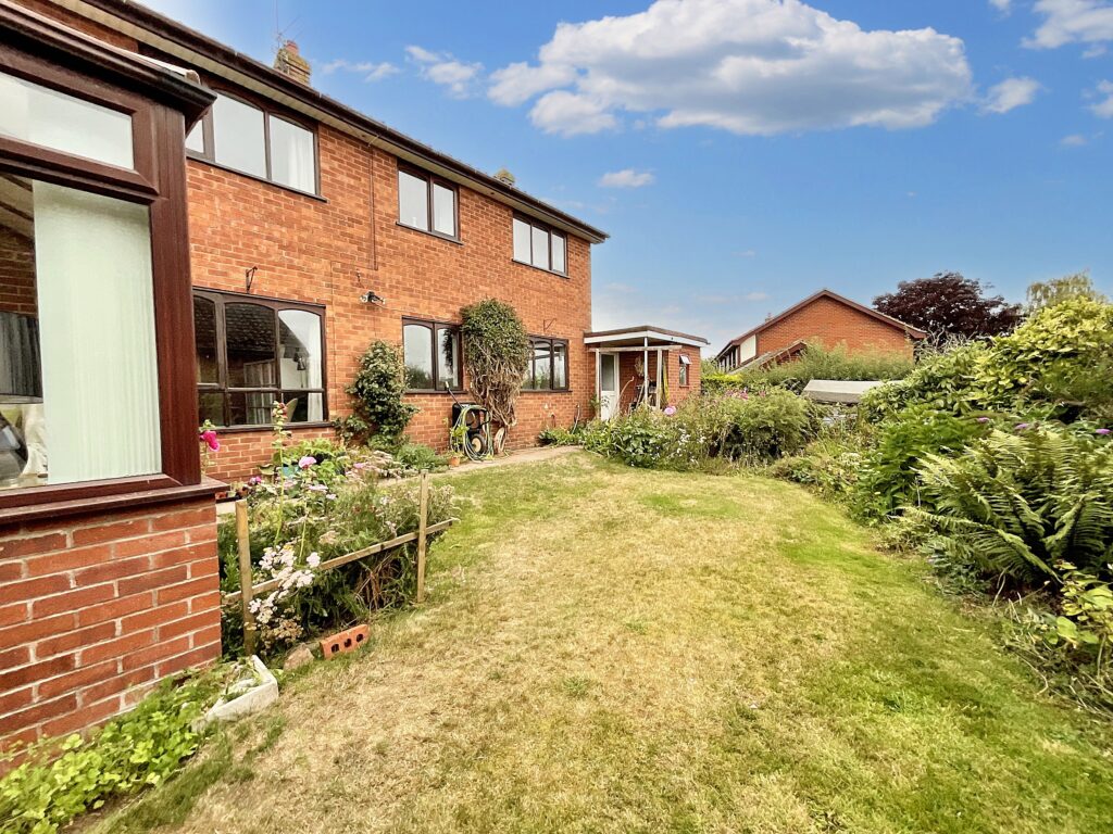 Common Lane, Stone, ST15