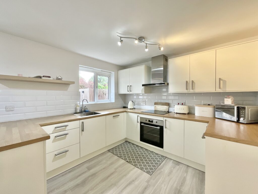 Field Rise Road, Tittensor, ST12