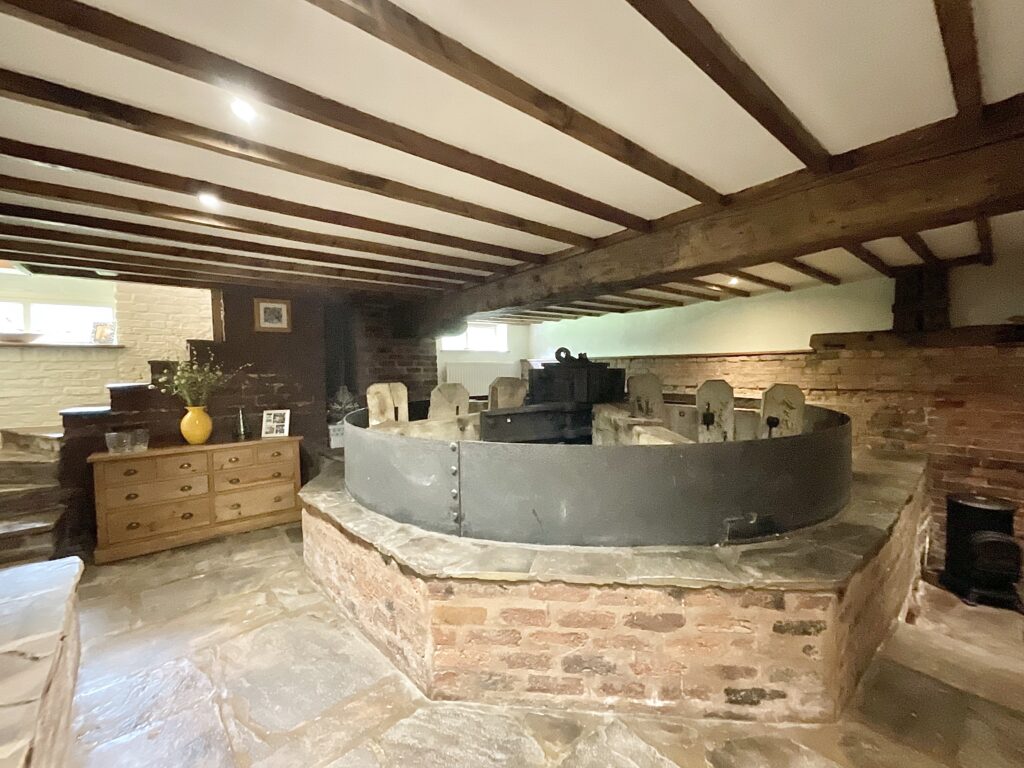 Nicholls Lane, Oulton, ST15