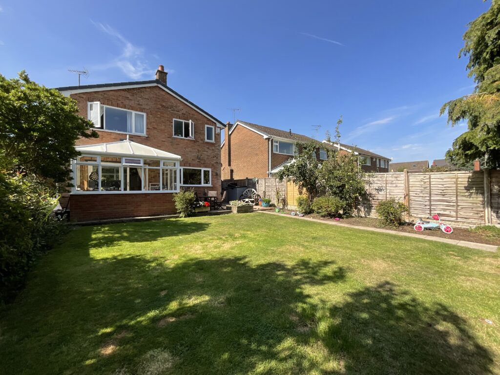 Manor Close, Weston, ST18