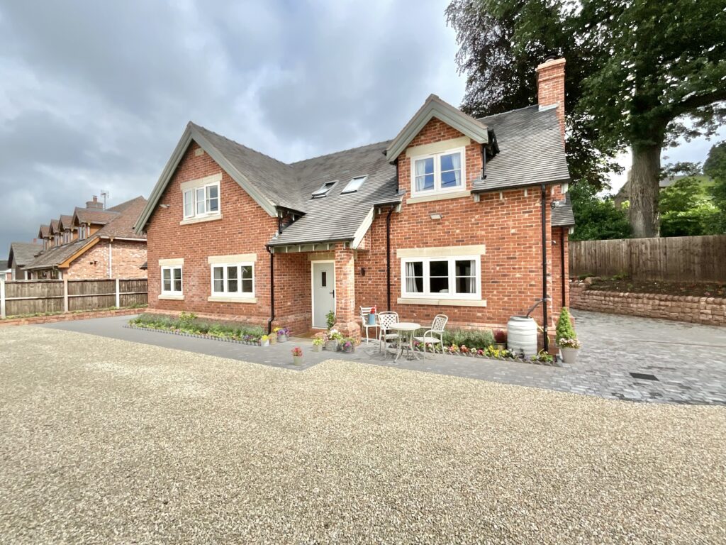 Hazles Cross Road, Kingsley, ST10