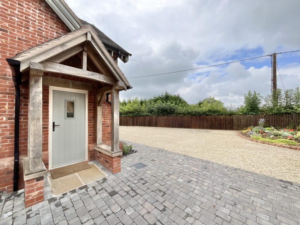 Hazles Cross Road, Kingsley, ST10