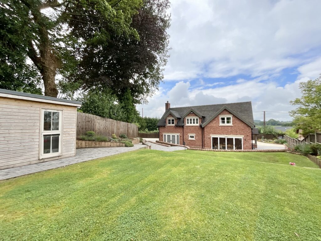 Hazles Cross Road, Kingsley, ST10