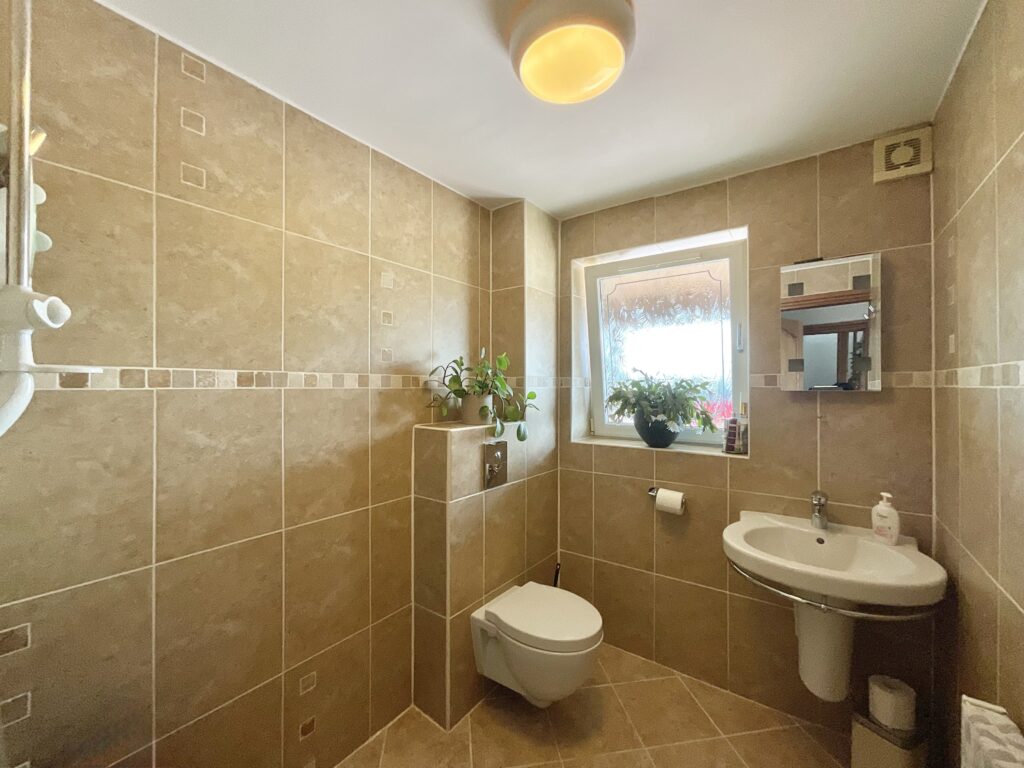 Hill Lane, Leigh, ST10