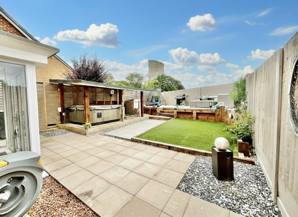 Dorney Close, Yarnfield, ST15