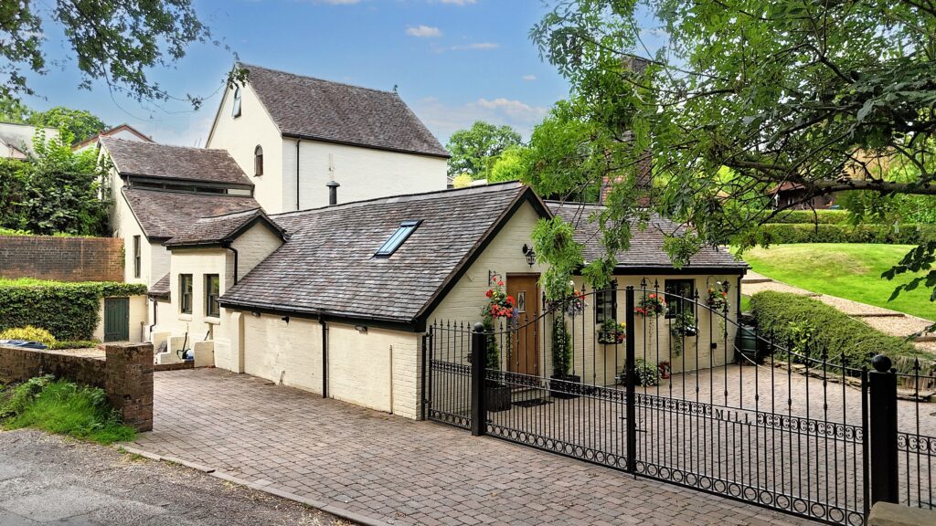 Nicholls Lane, Oulton, ST15