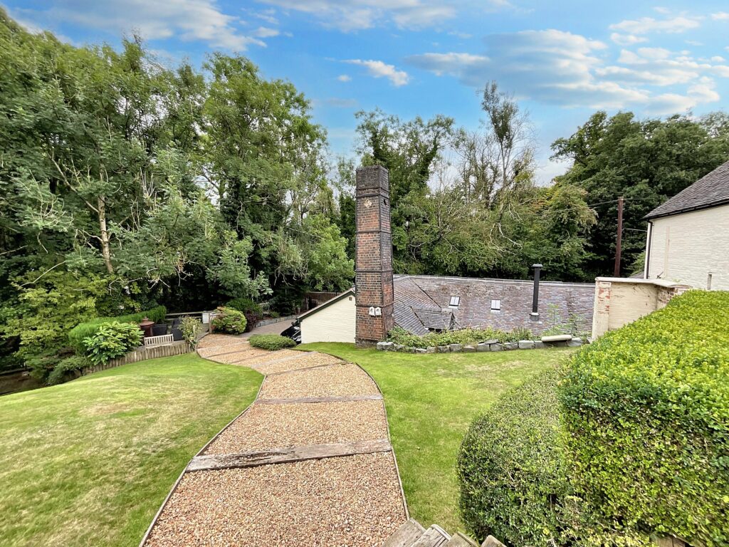 Nicholls Lane, Oulton, ST15