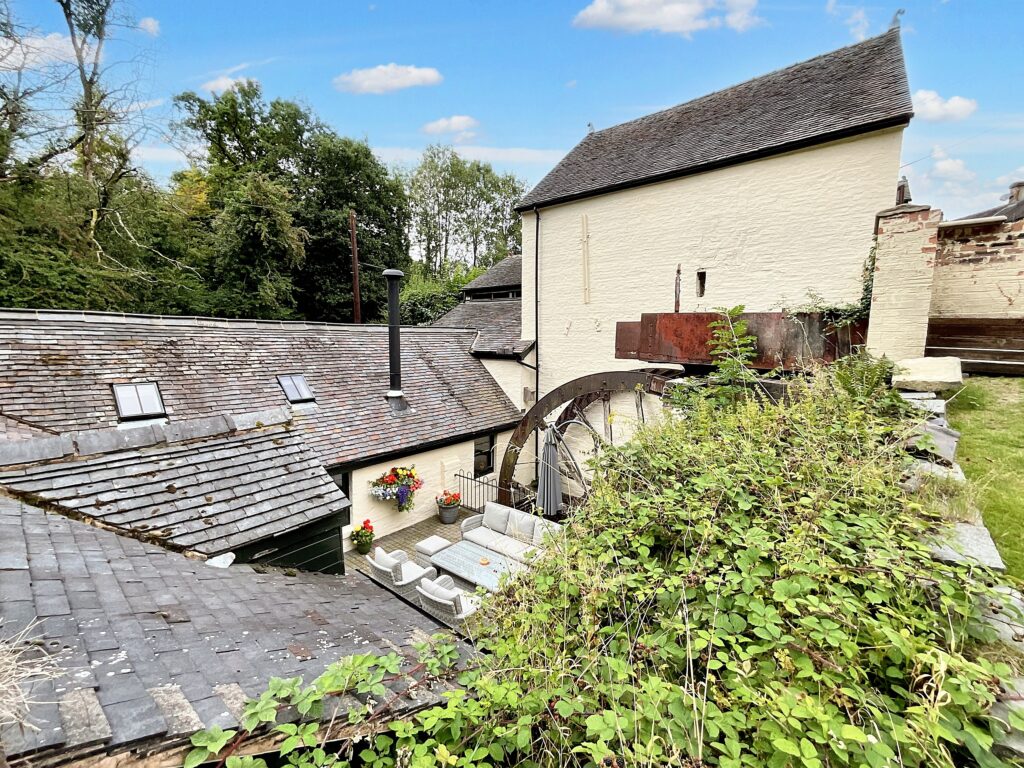 Nicholls Lane, Oulton, ST15