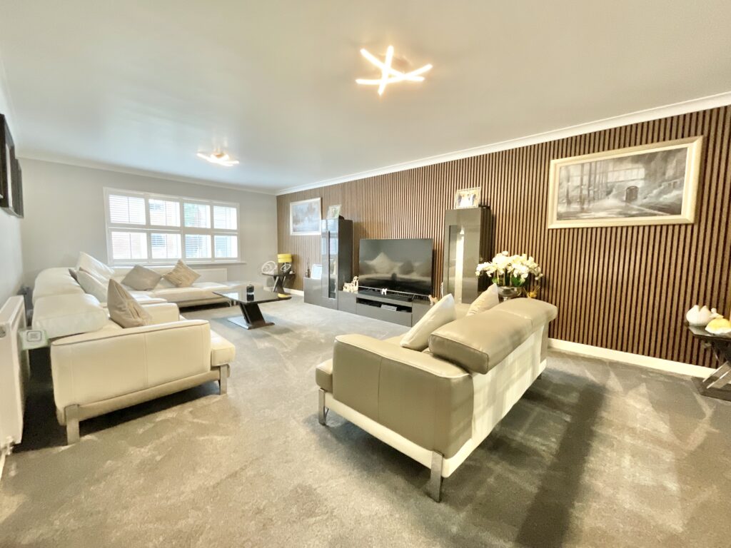Lakesedge, Stone, ST15