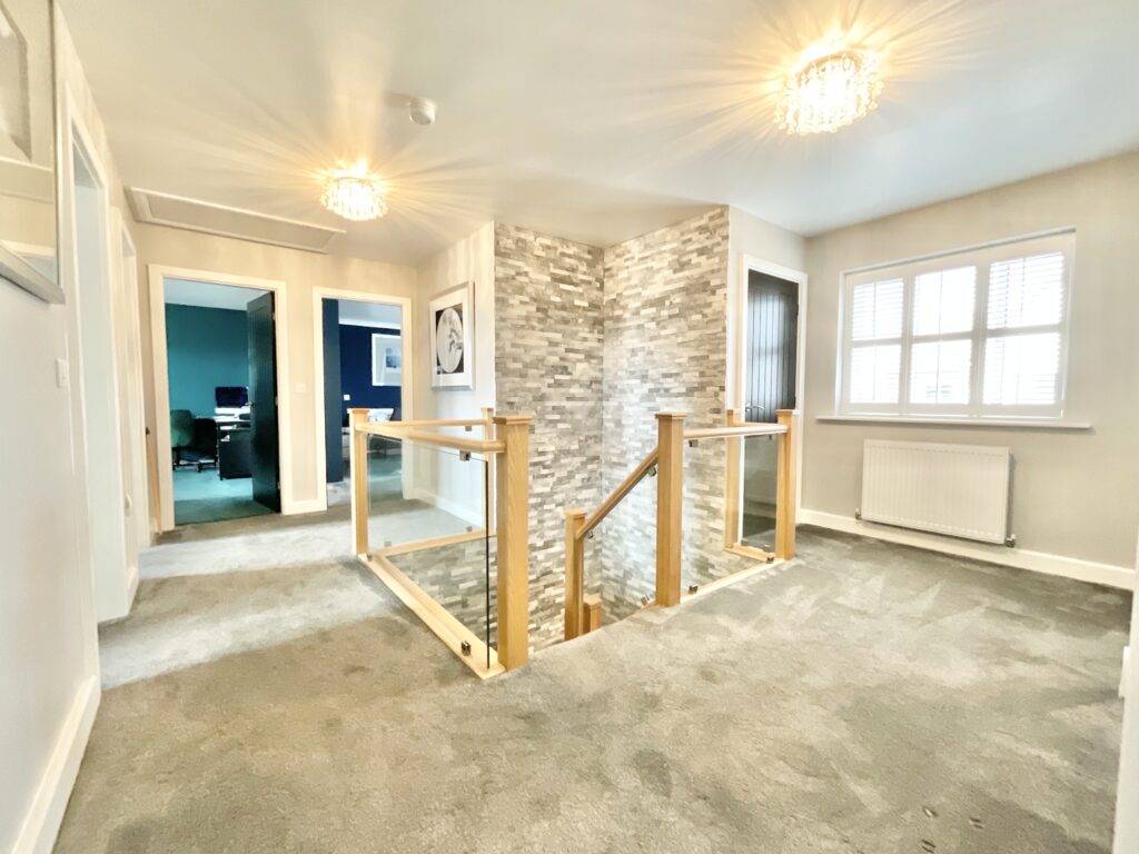 Lakesedge, Stone, ST15