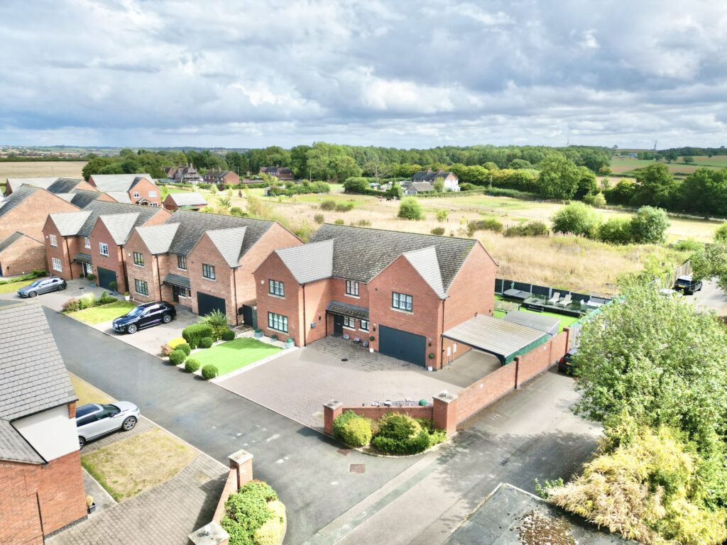 Lakesedge, Stone, ST15