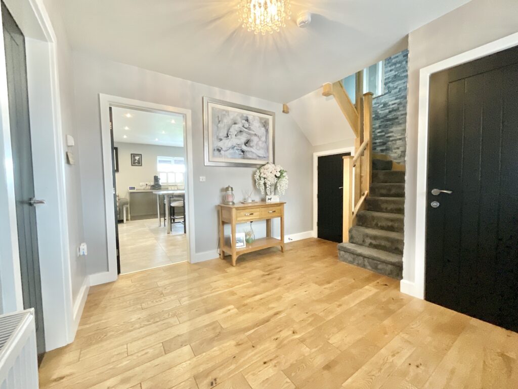 Lakesedge, Stone, ST15