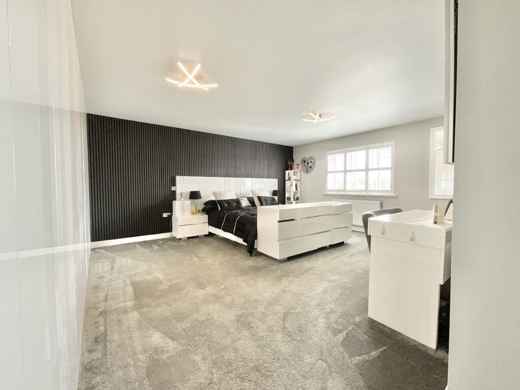 Lakesedge, Stone, ST15