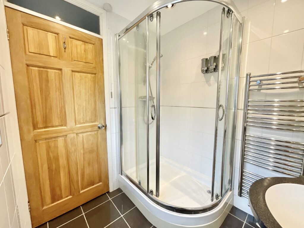 Redwood Avenue, Stone, ST15