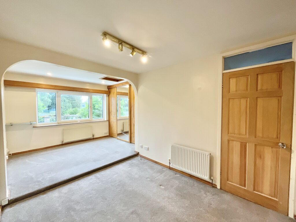 Redwood Avenue, Stone, ST15