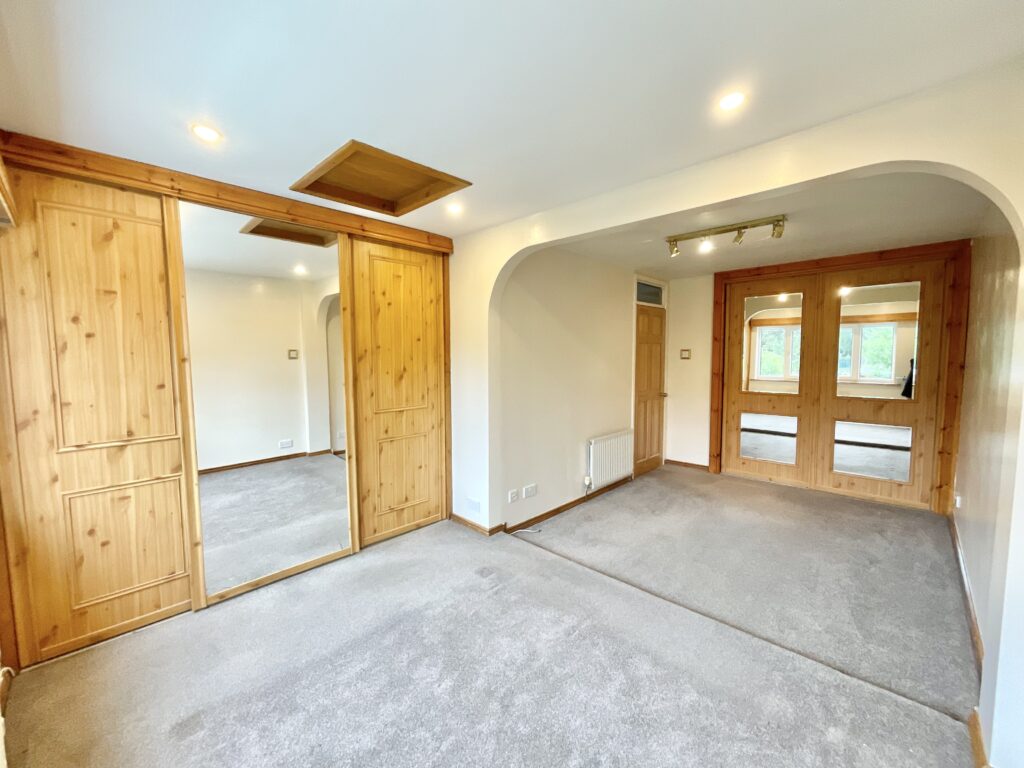 Redwood Avenue, Stone, ST15