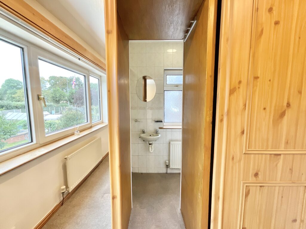 Redwood Avenue, Stone, ST15