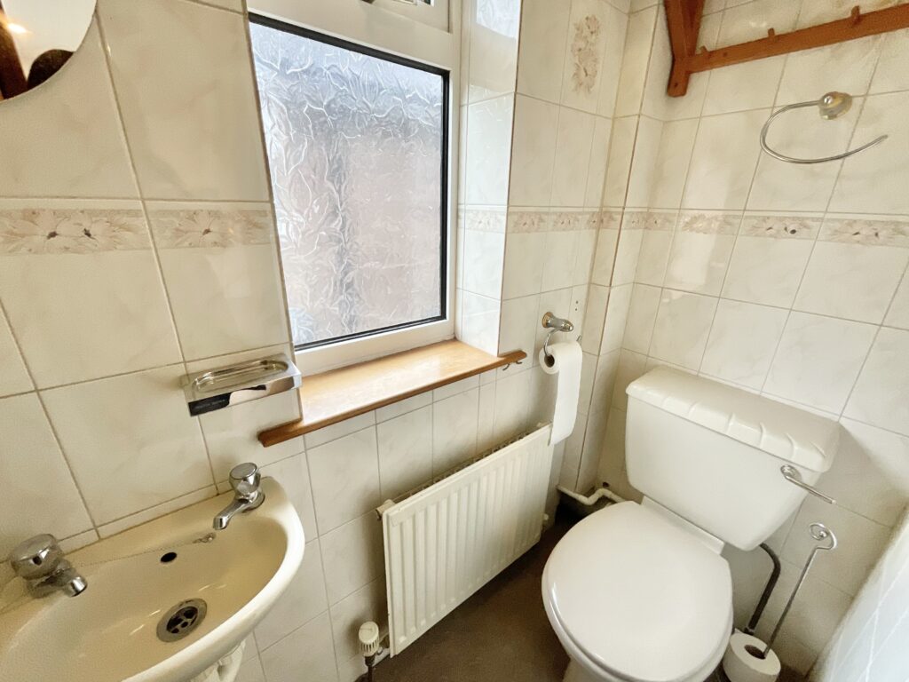 Redwood Avenue, Stone, ST15