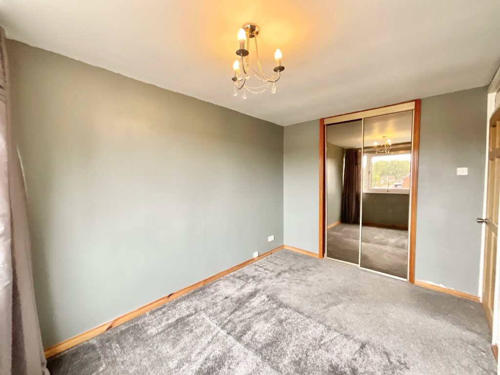 Redwood Avenue, Stone, ST15