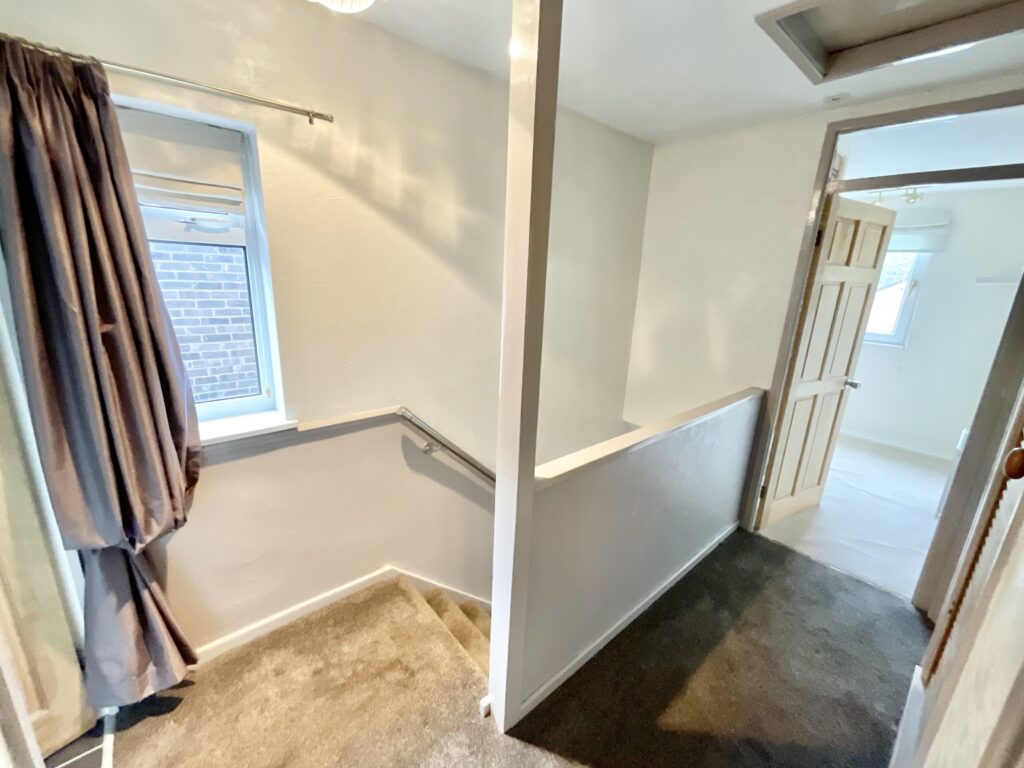 Redwood Avenue, Stone, ST15