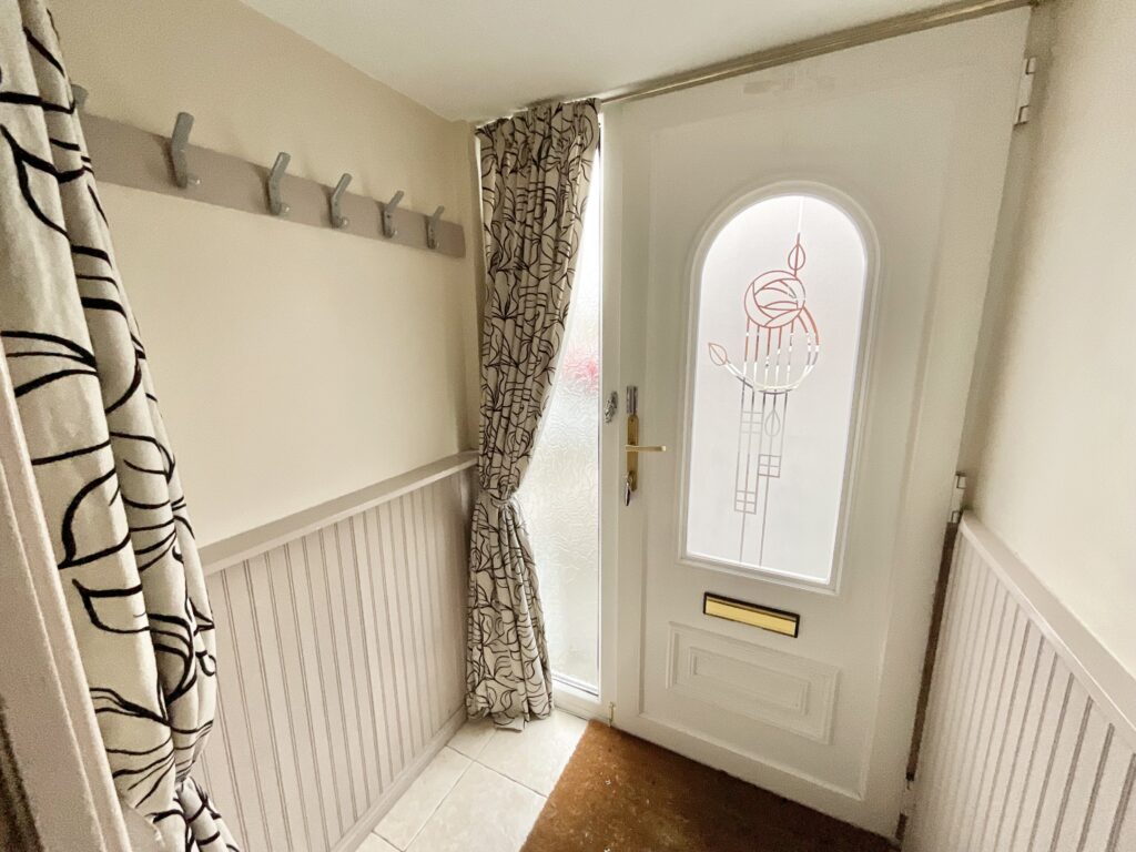 Redwood Avenue, Stone, ST15