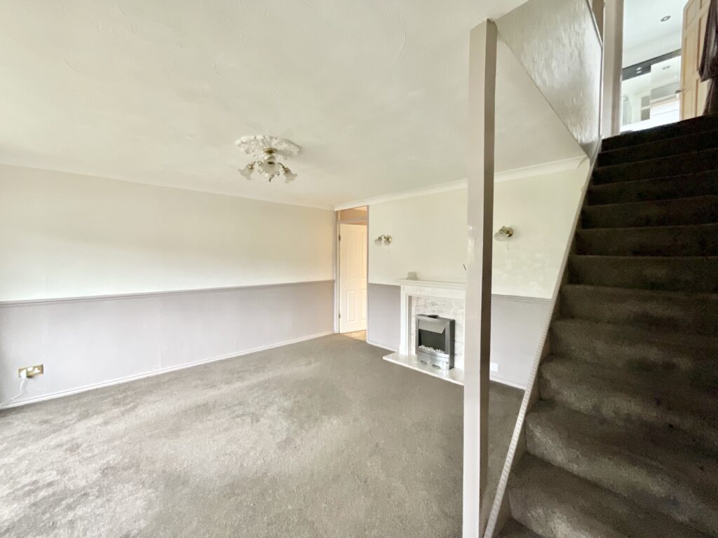 Redwood Avenue, Stone, ST15