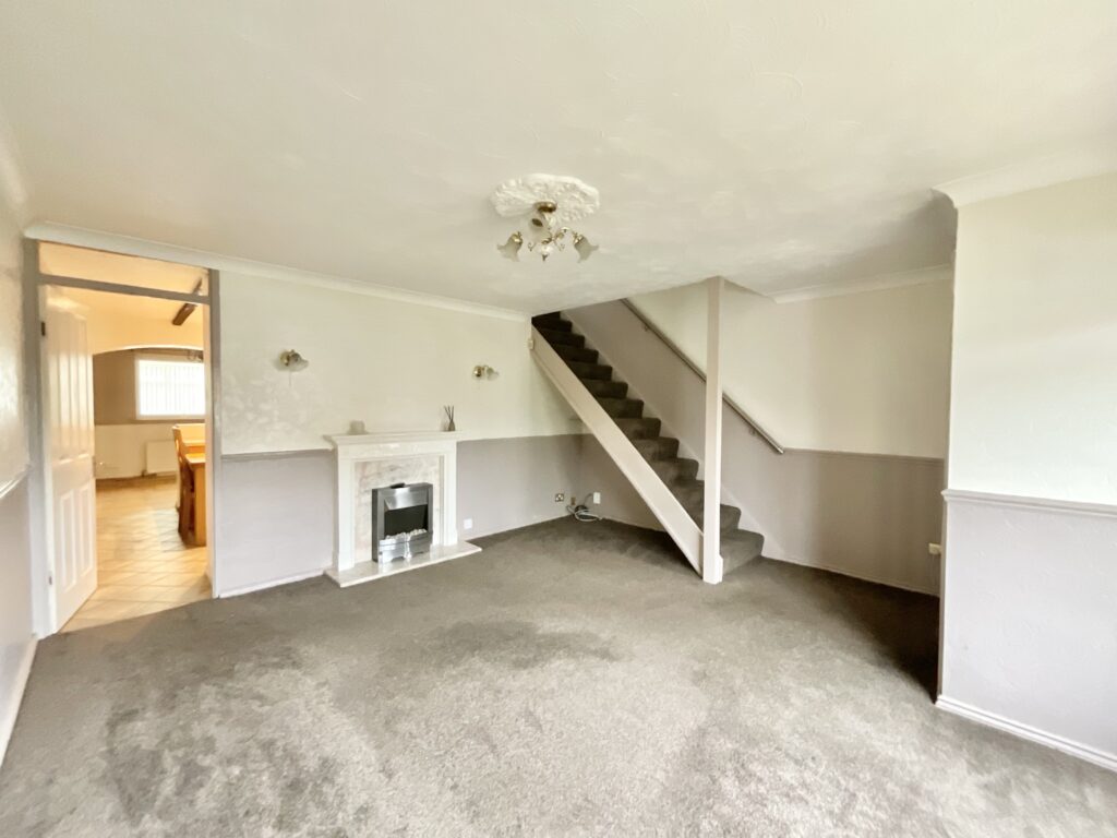 Redwood Avenue, Stone, ST15