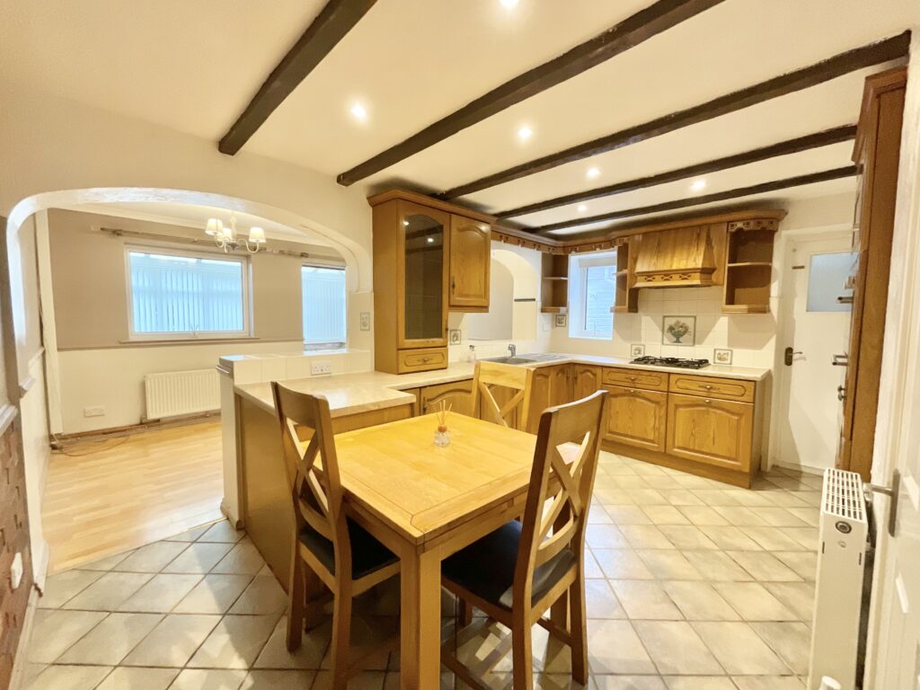 Redwood Avenue, Stone, ST15