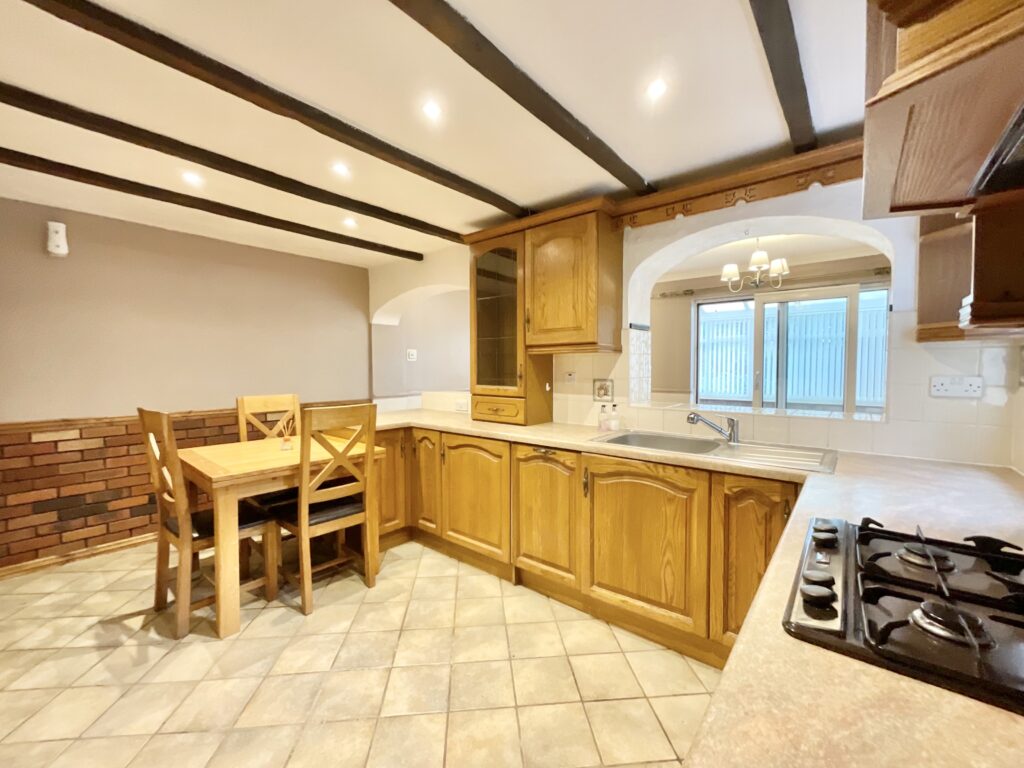 Redwood Avenue, Stone, ST15