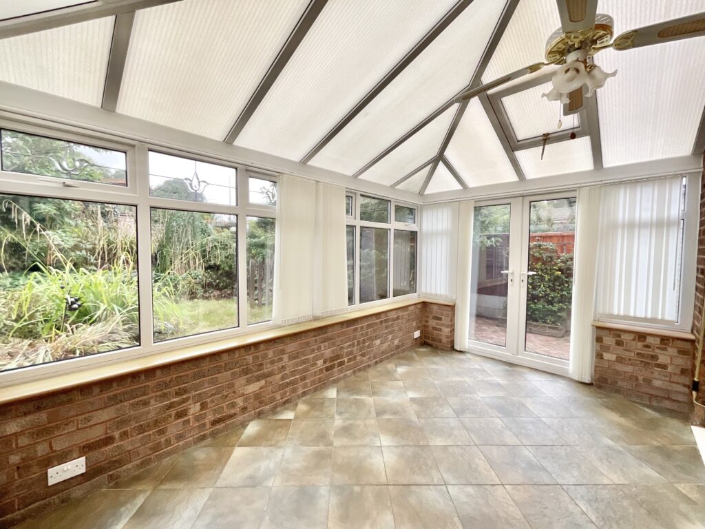 Redwood Avenue, Stone, ST15