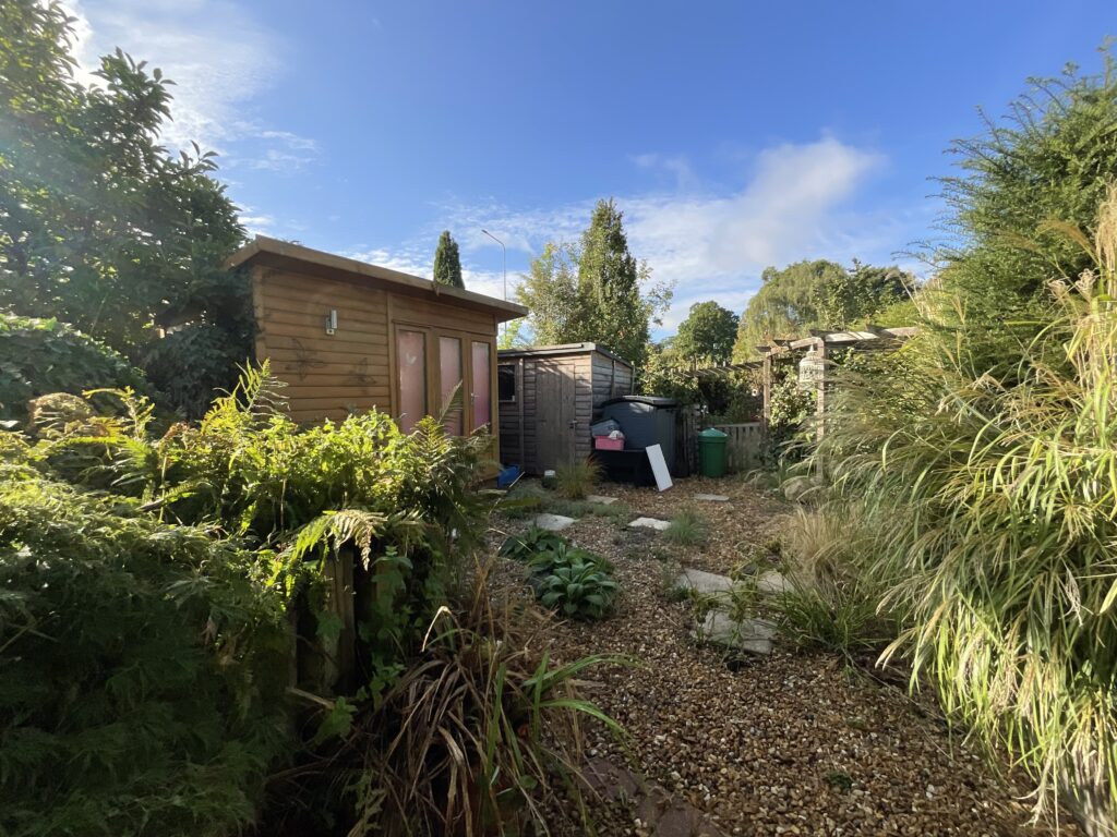 Redwood Avenue, Stone, ST15